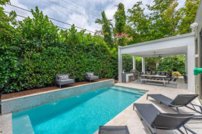 Villa in the Design District with Heated Pool sleeps 10